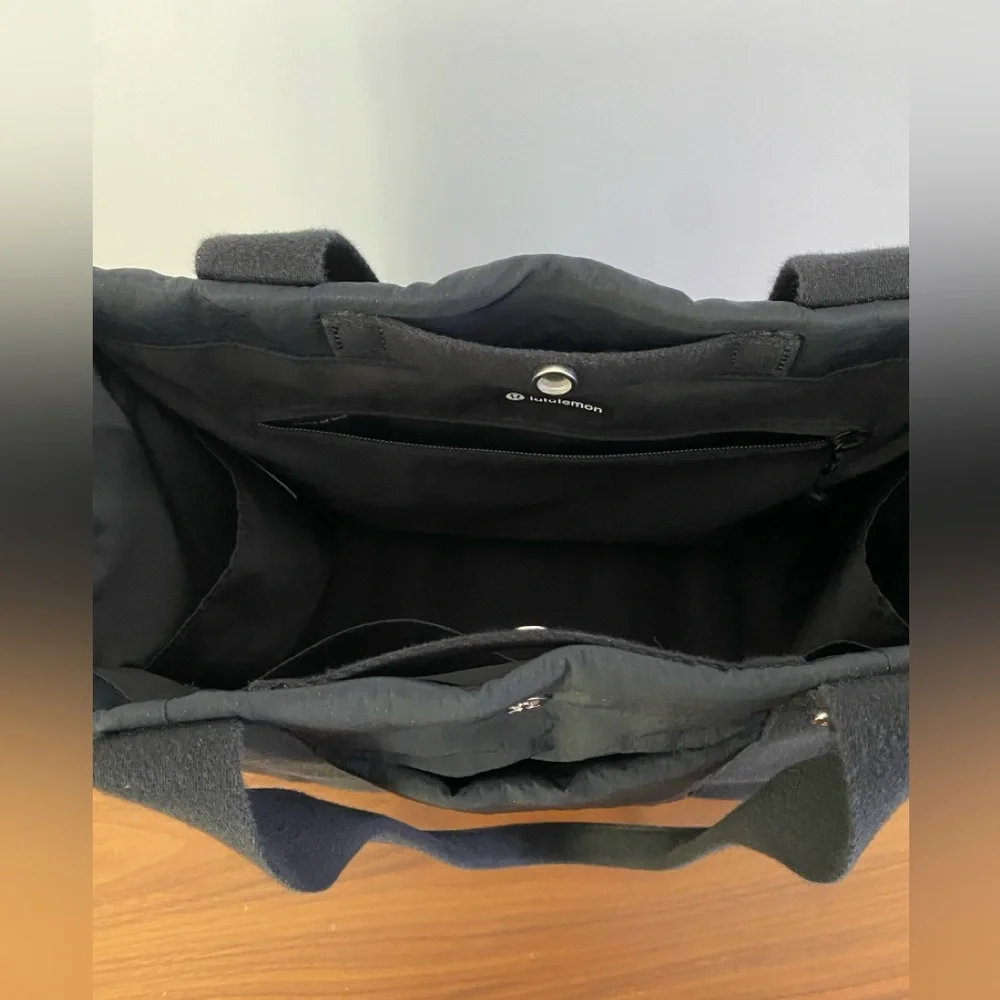 lululemon black padded boxy tote bag - Picture 11 of 15